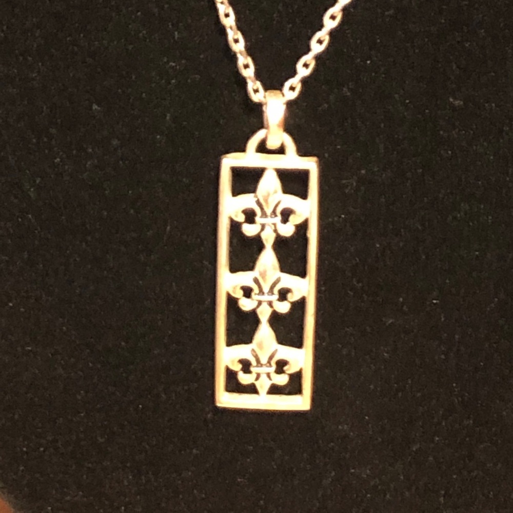 3 Bar Fleur de Lis Necklace on silver chain - Picture 11 of 13
